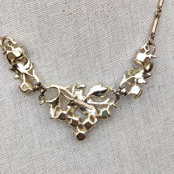 🍒 Vintage Coro Pegasus Red Crystal Necklace - Picture 7 of 11